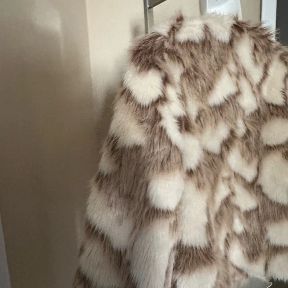 Decree Faux Fur Jacket in Tan and Cream - Picture 4 of 5